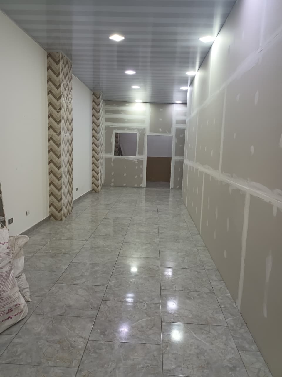 ARRIENDO LOCAL COMERCIAL 110 m² EN CAMPO VALDÉS – (EEP-1099)